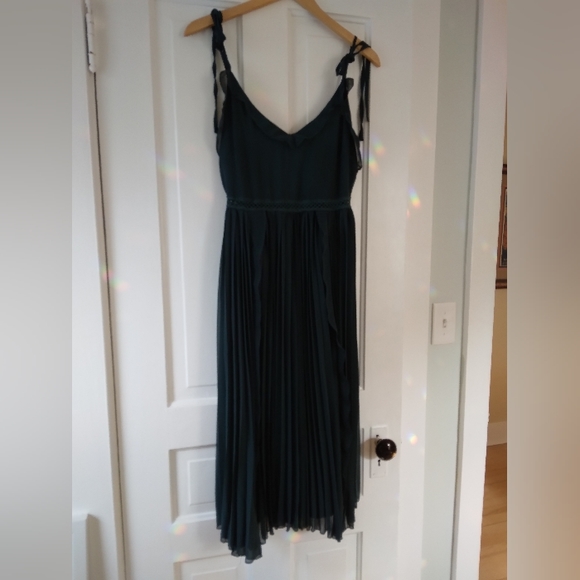 Emerald Green Tie-strap Pleated Midi Dress never a dull moment - Picture 2 of 6